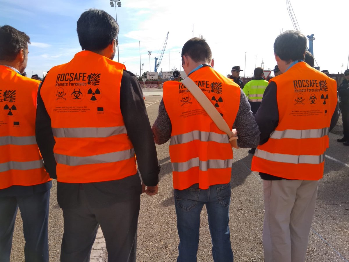 <a href="/ROCSAFE_H2020/">ROCSAFE</a> team in the field 😊