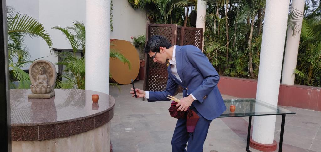 Anish Giri on X: and you take a picture of @anishgiri to gain more followers. / X