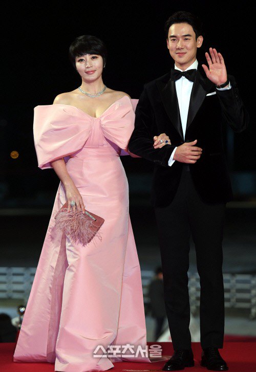 The Seoul Story On Twitter 40thbluedragonfilmawards Tonight S Emcee Kim Hye...