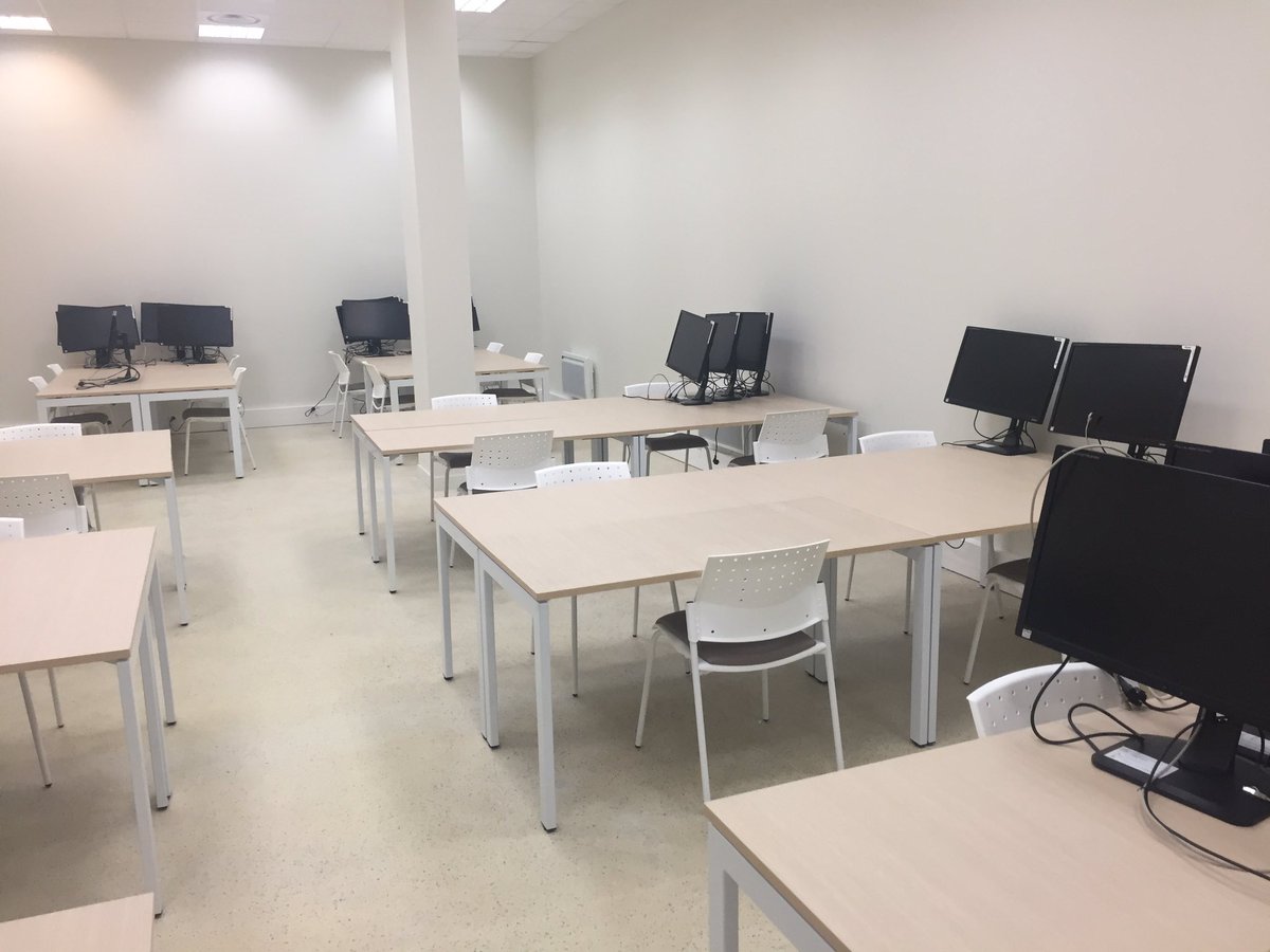 FBGervais's tweet photo. Le #mobilier définitif est installé dans les salles infographie #MMI #BatimentH @iut_senart https://t.co/FLwqDyEbTO