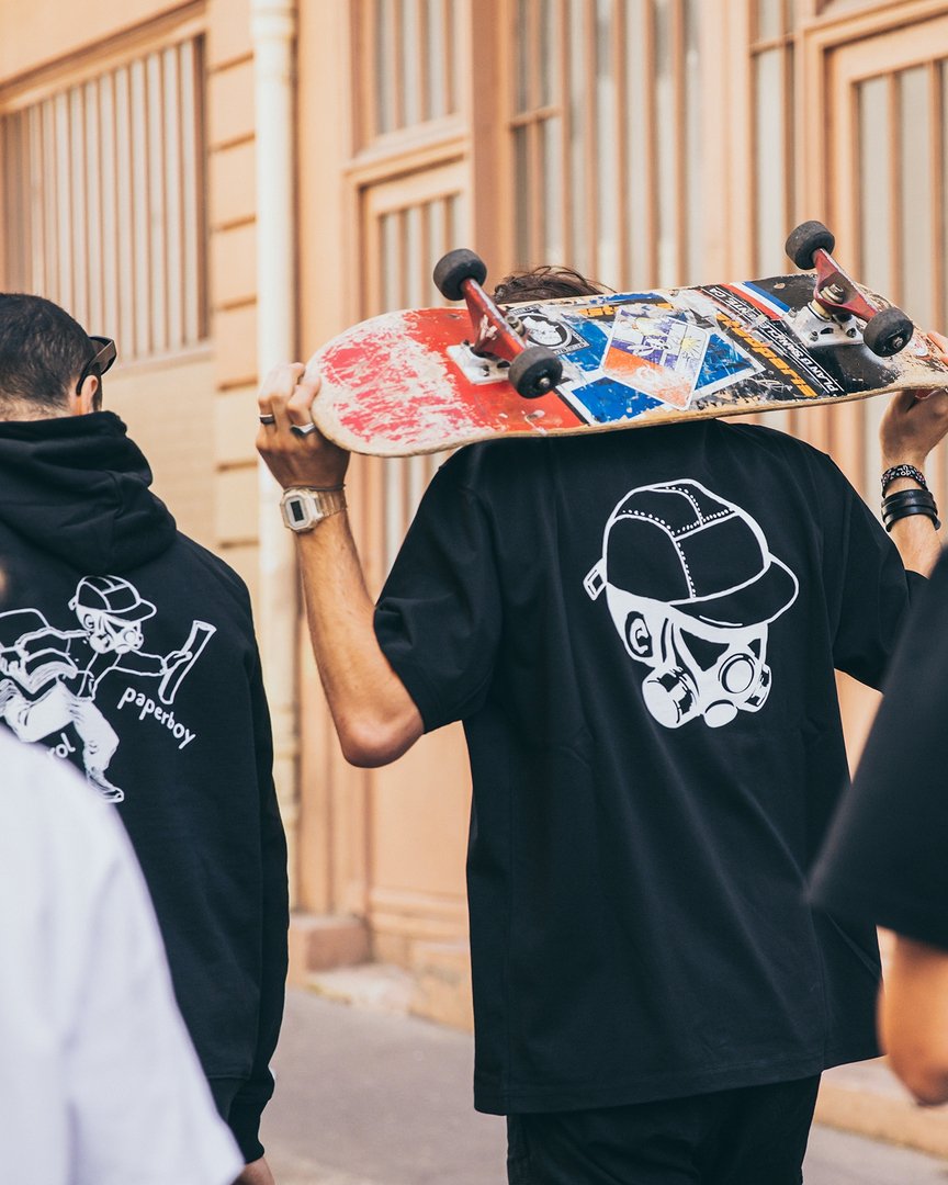 Footpatrol_ldn's tweet photo. Footpatrol x Paperboy | A re-stock from our collaboration with the Parisian cafe @PaperboyParis is now available online. Sizes range from S - XXL, priced between £30 - £60. | Shop now: https://t.co/nHa9yZ12be #Footpatrol #TEAMFP #Paperboy #PaperboyParis https://t.co/gZeewo3TNr