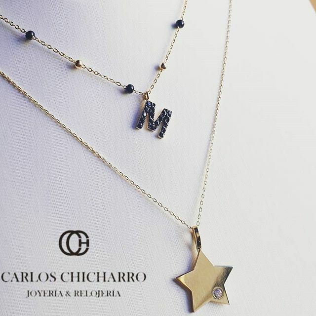 JoyeriaCarlos's tweet photo. Haz tu combinación de #gargantillas ,personaliza tu #look diario.
#oro
#iniciales
#piedras
#tendencias
#jewels
#joyaspersonalizadas
#creatujoya
#joyeriacarloschicharro https://t.co/EO6iTyjWQq https://t.co/7Ae4bXisia