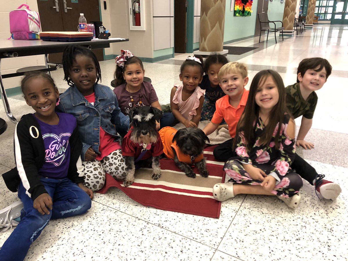 MBEK9Counselors's tweet photo. Finally getting and giving the love to our CARING bears! #charactercafe #mbebears2020 @HumbleISD_MBE https://t.co/WETlCe9JRb
