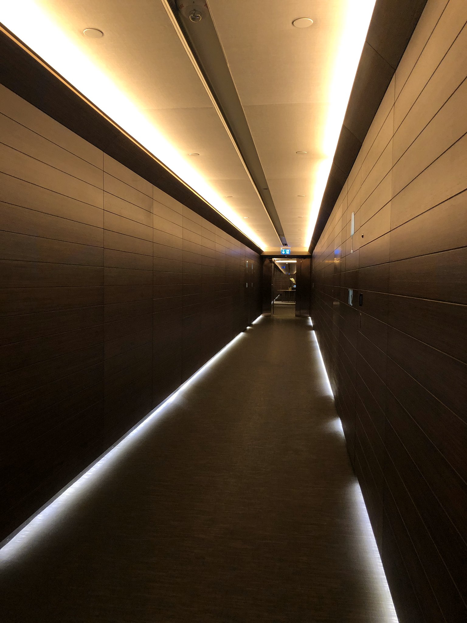 Fly Jetfox Last Day In Dubai Checking Out The Armani Hotel In The Burj Khalifa Amazing Rooms Dunai Wanderlust Luxury Luxurylife T Co Inkemde4hi Twitter