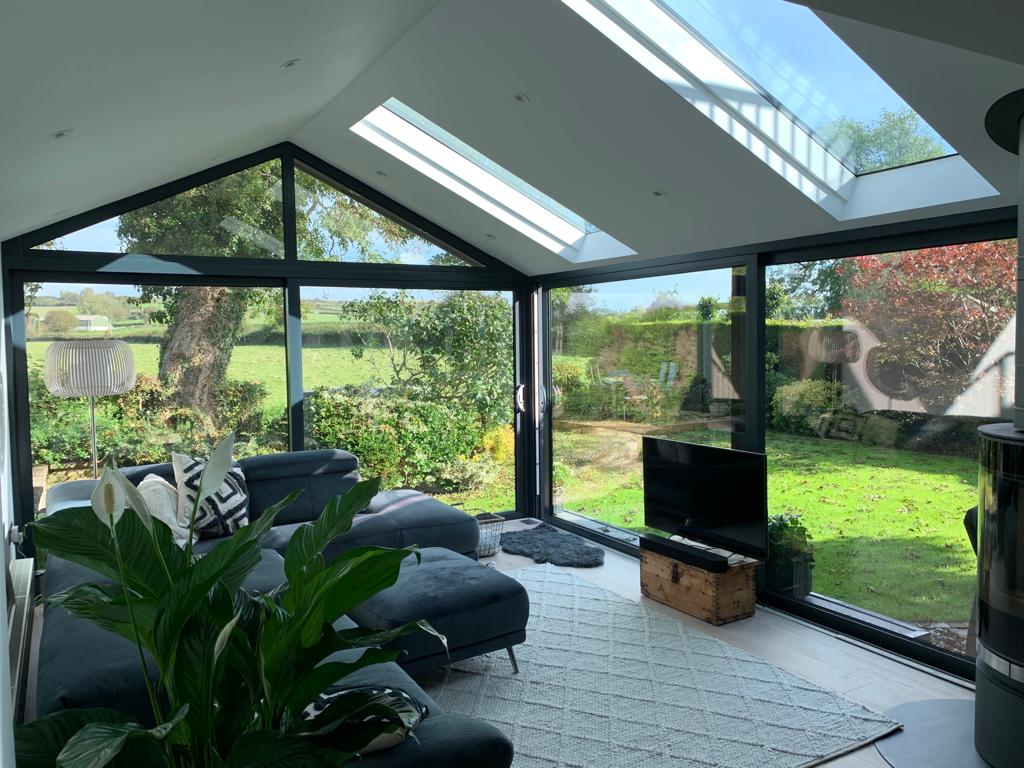 Have you submitted your latest install to our #Installer of the month competition? 

Shown below is our October winners Ewenny Home Improvements 🏠
Still loving the #SkyVista panels 🤩👍

Submit your entries to 👉 sales@supaliteroof.co.uk 
#Install #Roofing #Competition #Design