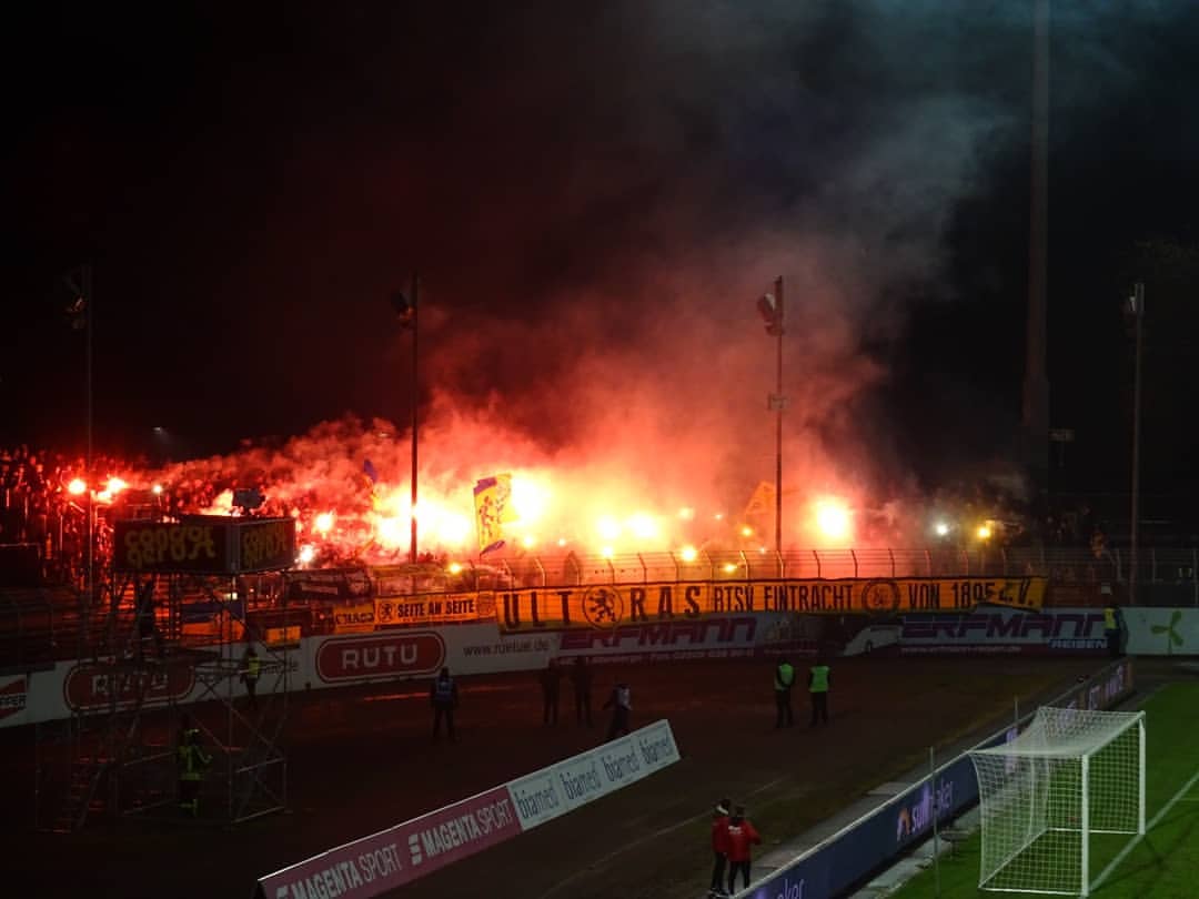 pyroaddict_'s tweet photo. Munster 🇩🇪 - Eintracht Braunschweig 🇩🇪 | 11.11.2019 https://t.co/jes9RujvtE