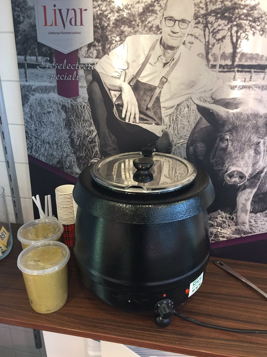 Welke klant die nu zegt dat het koud is, trakteren we gewoon op een kop heerlijke erwtensoep. Rijk gevuld met groente en knolselderij van <a href="/HaarsmaVers/">HaarsmaFoodimpuls</a> . En vlees en rookworst van het Limburgs scharrelvarken.<a href="/LivarVarken/">Livar BV</a> <a href="/KNSvoorslagers/">KNS</a>