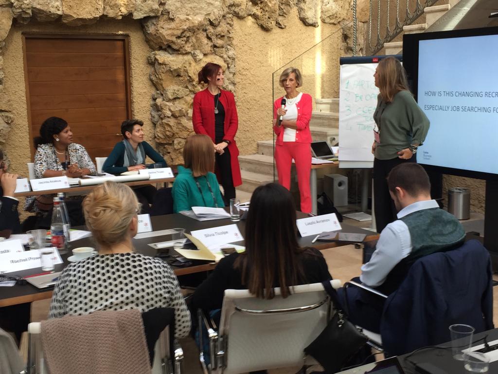 EFMDNews's tweet photo. Day 2⃣ of the #Career Professionals #Development Institute
@eleonoravalent4 Head of Talent Acquisition @mindvalley
is engaging with participants and sharing some insights on #recruiters’ expectations.
@Highered_org #CareerDevInstitute #EFMDProfDev https://t.co/ZKAUTl1e5G