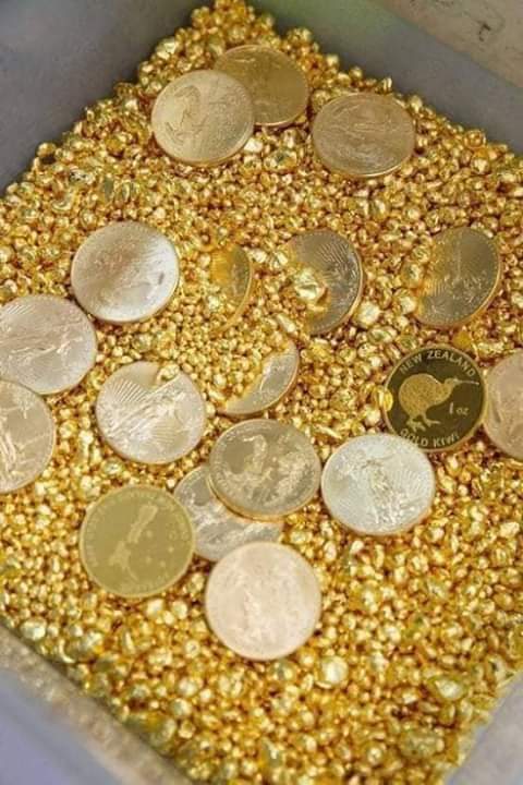 عزيزي الإنسان   
  أملك من الدنيا ماشئت ولكن تذكر دائما  انك ستخرج منها كما جئت