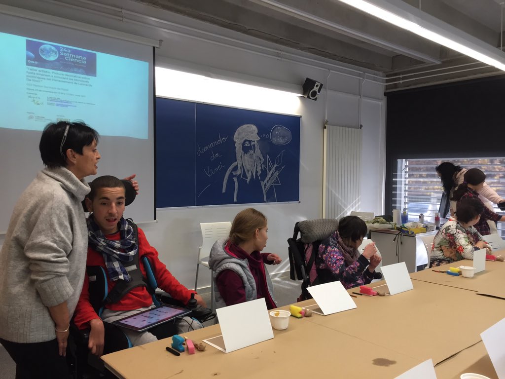 UDivulga's tweet photo. I ara el CEE Ramon Suriñach de #Ripoll intercanvia grups i acaben aquesta matinal de tallers de la #SC19CAT a la @UVic_FCT
Taller Gimcana de la #ciència
Taller art i ciència#
#cienciainclusiva
#pdiciencia https://t.co/GnwBRwmlYe