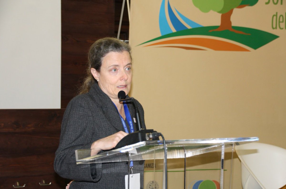 #capitalnatural #naturalcapital Hoy y mañana celebramos en #Salamanca las 'Jornadas sobre Valoración del Capital Natural' con <a href="/iberdrola/">Iberdrola</a> y <a href="/usal/">Universidad de Salamanca</a>  jornadascapitalnatural.org Anne Burrill (consejera de Capital Natural de la Comisión Europea) ha ofrecido la conferencia inaugural.