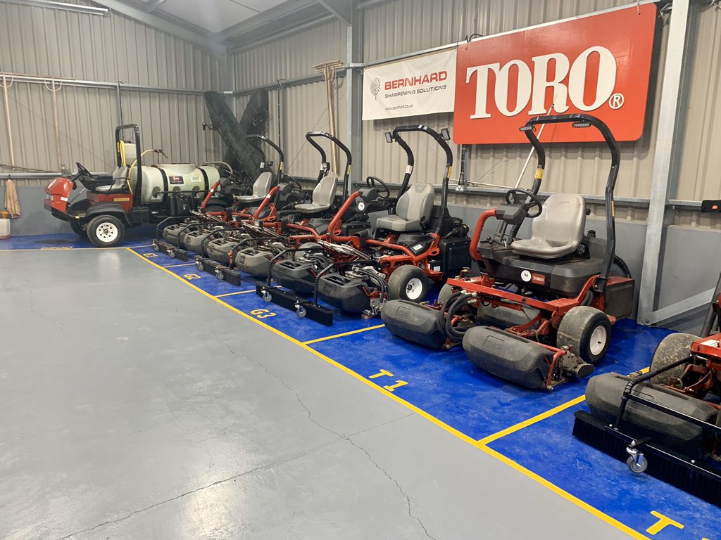 sportsmetals's tweet image. Always a pleasure to catch up with @CUMBO_ @CoxmoorGC refurbish x2 and supplyx2 new #extracut brushes