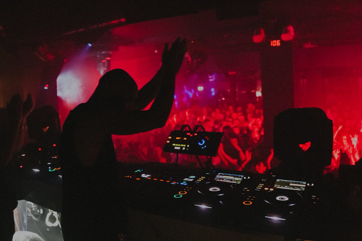 Pics or it didn't happen. 
<a href="/LenFaki/">Len Faki</a> riding the wave.
We go back under the red light this Friday. 
#Moments