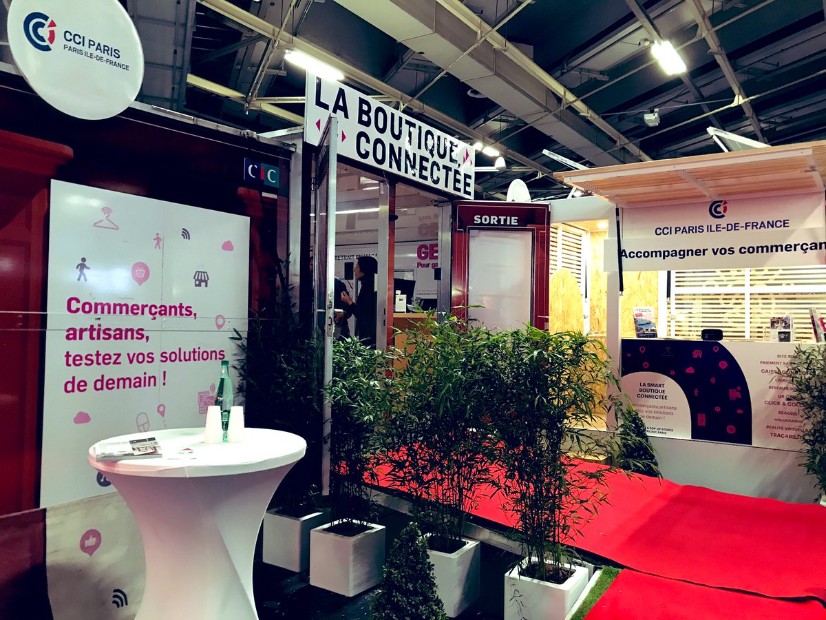 CCI_Paris_IdF's tweet photo. 👍 Visite de notre boutique connectée 🔌  par @patrick_ollier et avec @didier_kling sur le @salondesmaires. #commerce #TransformationDigitale cc @DIDIERBruno1 https://t.co/ym93zpCoQ1