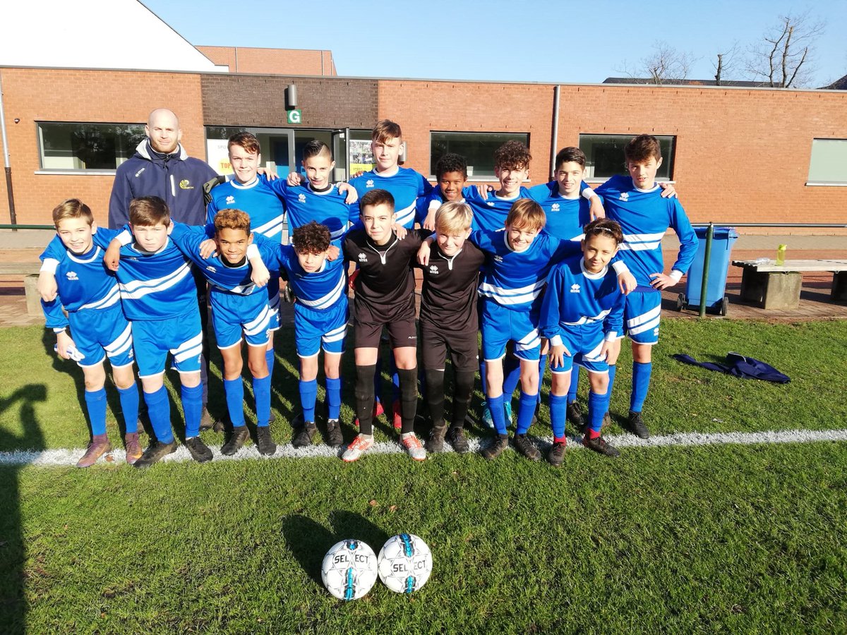 Schoolsport MOEV voetbal miniemen: Junior Atlas Genk  7 - Agnetencollege Peer 1. Een glansrijke overwinning met mooi voetbal. Proficiat.