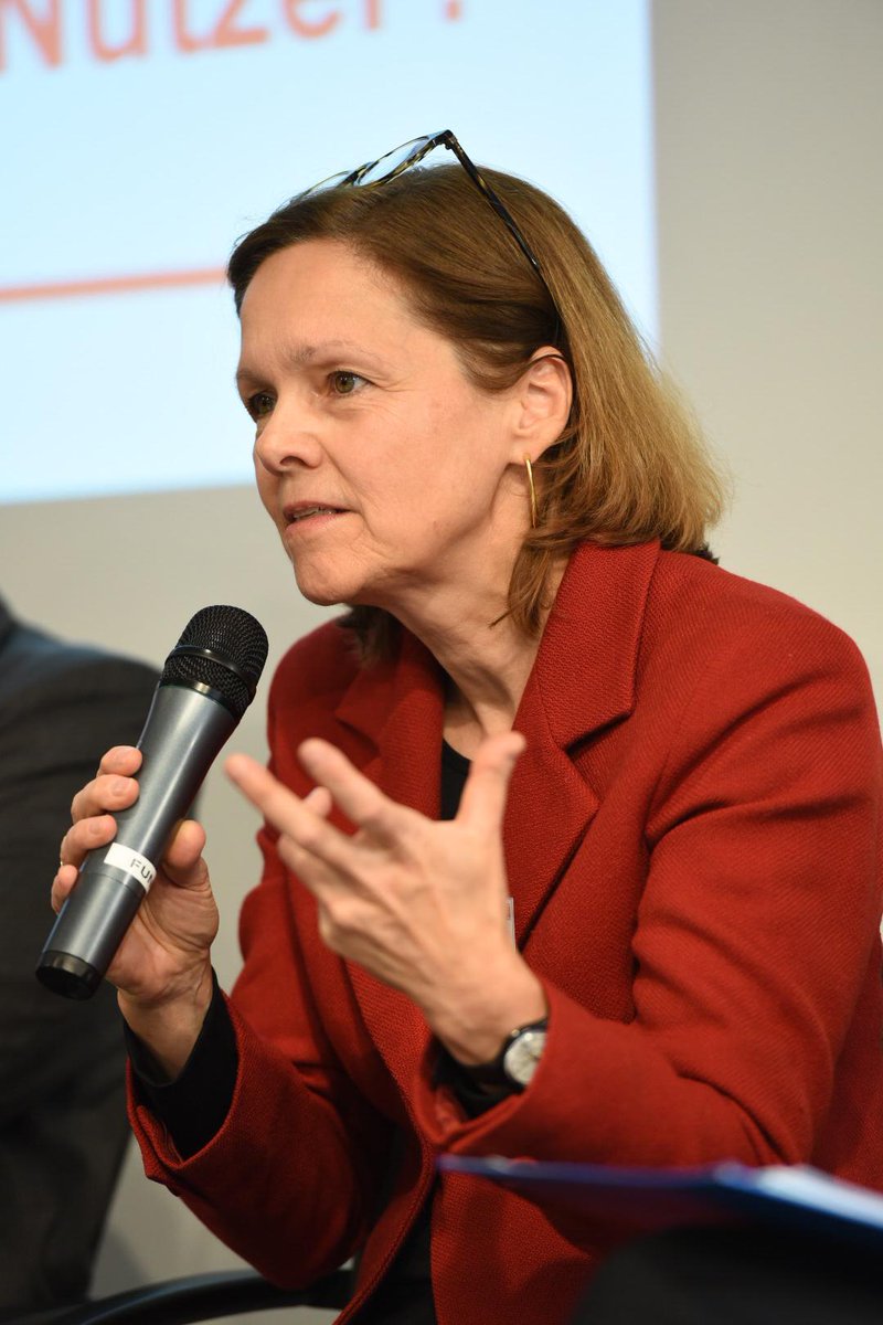 EU_events's tweet photo. First intervention by Anne Federle from @twobirds
"Are tools of competition law is sufficient to regulate access to data?"
Follow the livestream here: https://t.co/CUpjLhGDJZ
#data4drivers #EAC4drivers @EAC_eu https://t.co/yhWxOIzqR9