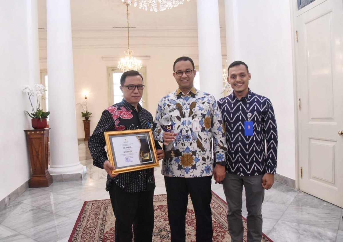 aniesbaswedan's tweet photo. Kami merasa bersyukur sekali @DKIJakarta dinilai sebagai Badan Publik yang Informatif, dua tahun berturut-turut. Apresiasi atas kerja keras seluruh jajaran Pejabat Pengelola Informasi dan Dokumentasi (PPID) Dinas Komunikasi, Informatika dan Statistik Pemprov DKI Jakarta. https://t.co/QdJaYakWSt