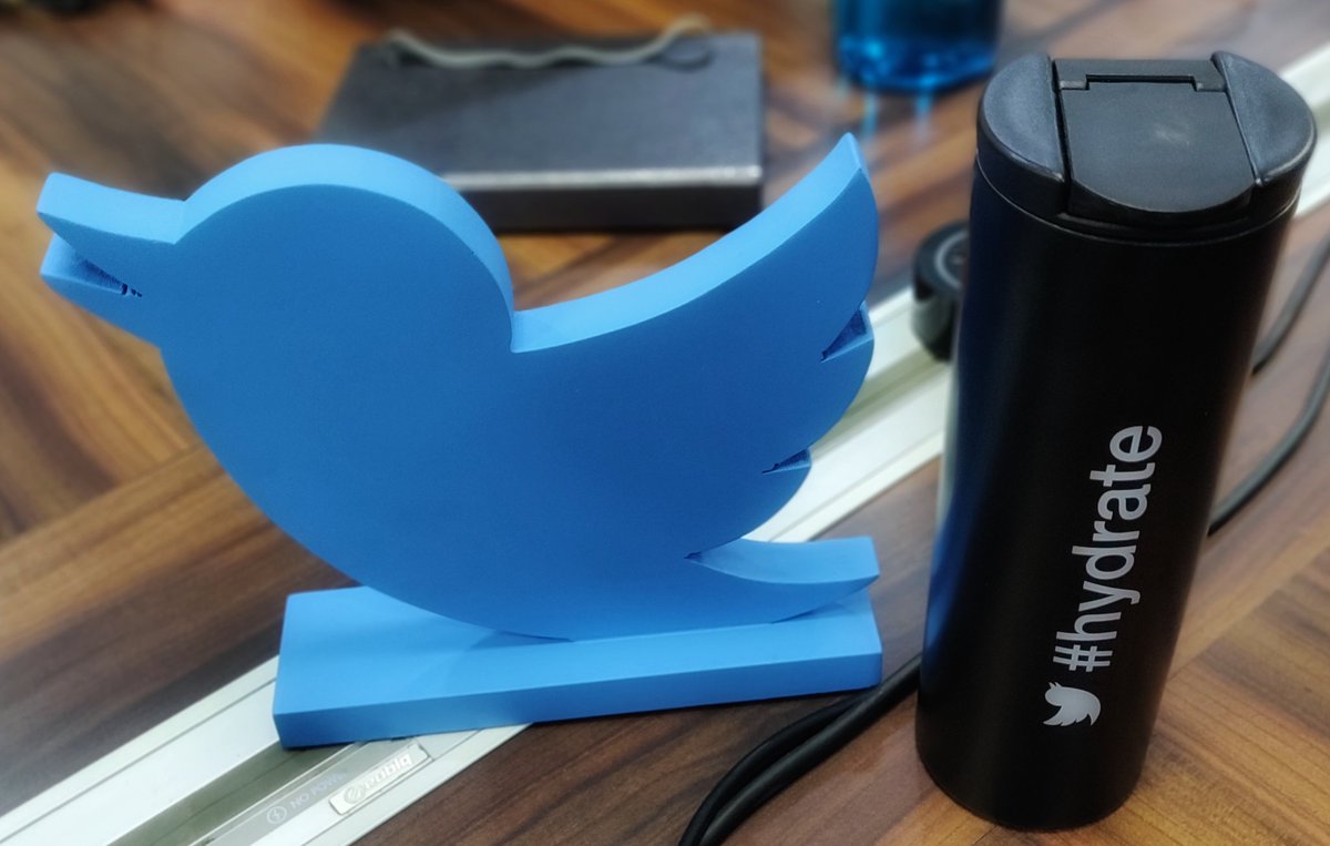 ilena_bose's tweet photo. Fly High & Stay Hydrated #TwitterFlightSchool #TwitterSwag https://t.co/azgBlNeIA0