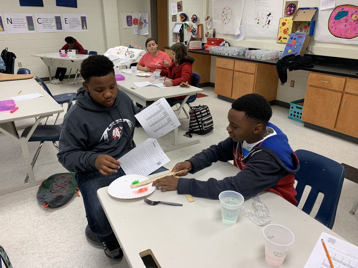 MrsTedderBCMS's tweet photo. “What is the semipermeable membrane of a cell?”Students ask. Let’s investigate with gummy bears! Day 2 of our Osmosis Lab #CellBiologist @BryanCountyMS https://t.co/Qc2gQRQTm6