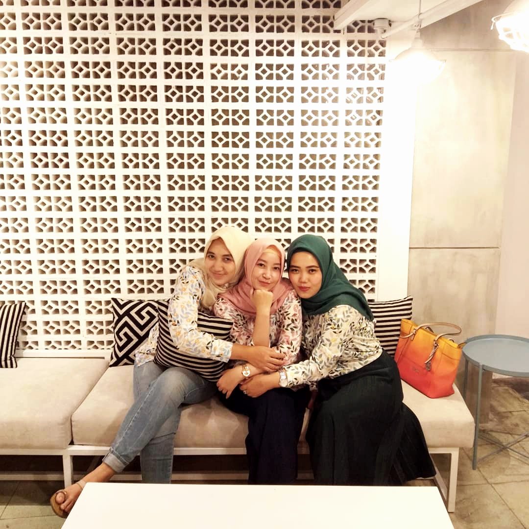 logohouse_id's tweet photo. "Stay close to people who feel like sunlight"

📸 @raisadea89 

#LogoHouse #PeopleAtLogoHouse https://t.co/aNJKnBCfUU