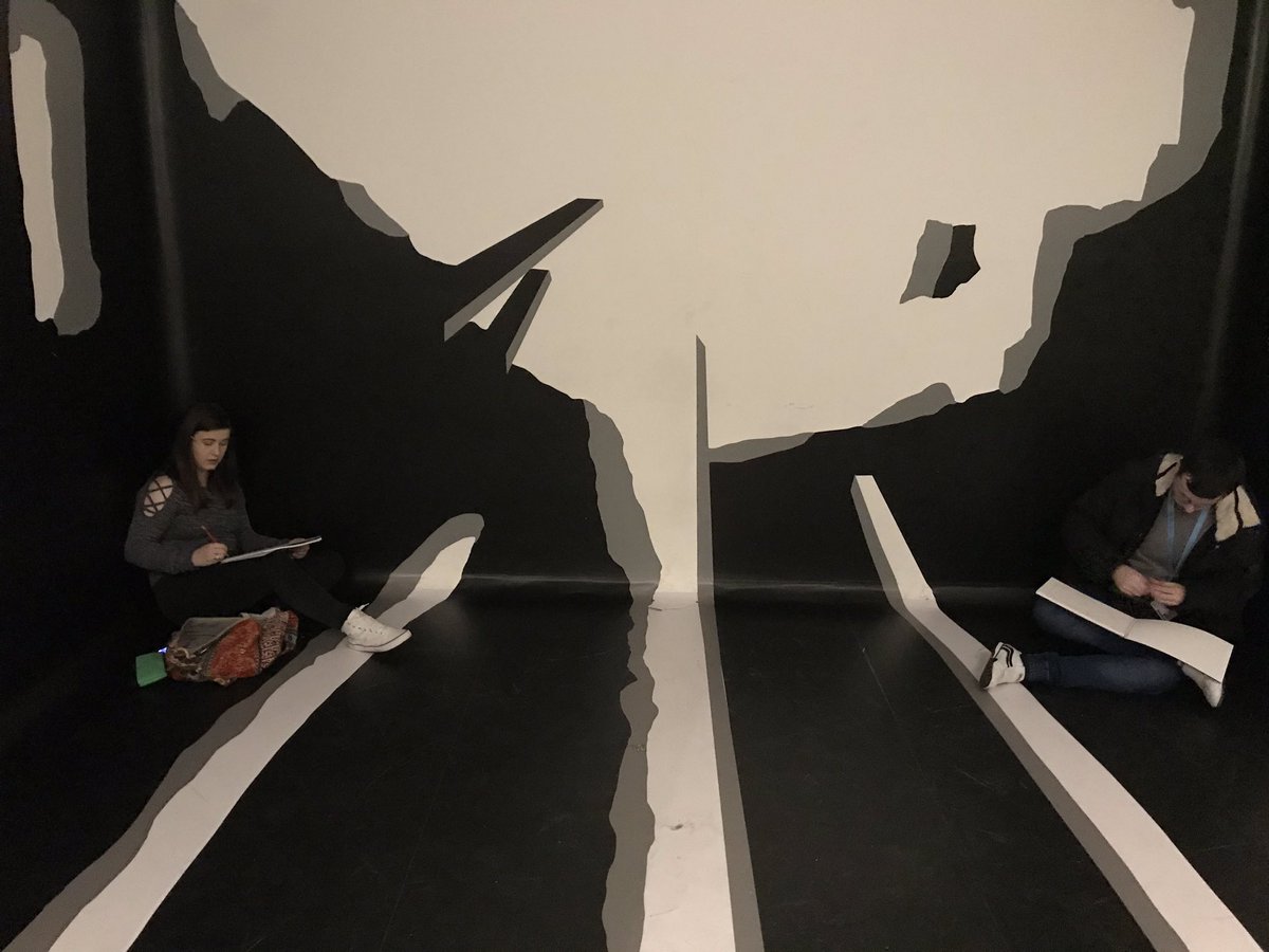 zoewowe's tweet image. Foundation Degree Art Practice students from @CollegeMerthyr in London visiting the White Cube and the Tate Modern #teachingoutsidetheclassroom