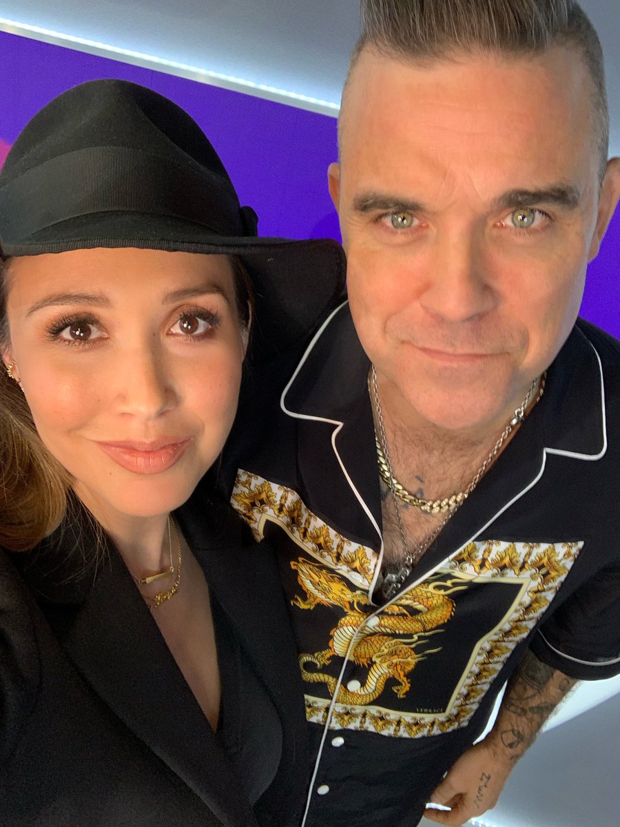 KlassMyleene's tweet photo. Just played @robbiewilliams new Xmas song on @SmoothRadio. (Interview coming) https://t.co/hKFZeaISDt