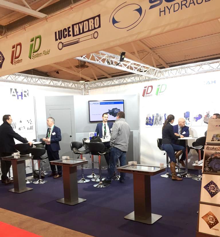 🆕 Nouveauté cette année au #SOLUTRANS 🆕 

Notre stand fait peau neuve et nous avons fait le choix de ne plus exposer de produits.

Place aux bornes vidéos. C'est plus sympa de présenter notre savoir-faire en hydraulique au travers d'une vidéo claire et concise.

> Stand 2C013 <