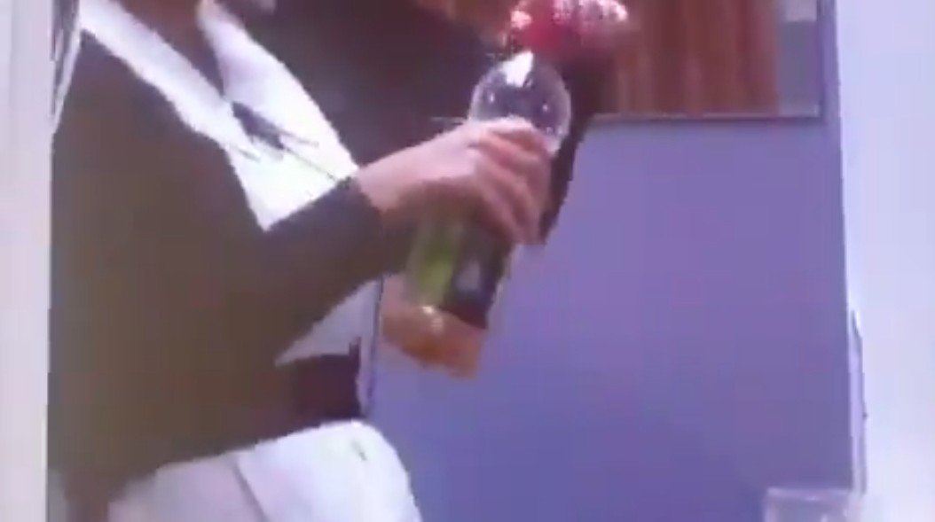 No soporto la mediocridad de quien tiene que humillar a otro para sentirse importante... Noemí le echa vinagre al zumo de Hugo ... tenemos que echarla fuera por mala persona.   #GHVIP21N <a href="/ghoficial/">Gran Hermano</a>      #BuhoComoTu 🦉🦉🦉🦉