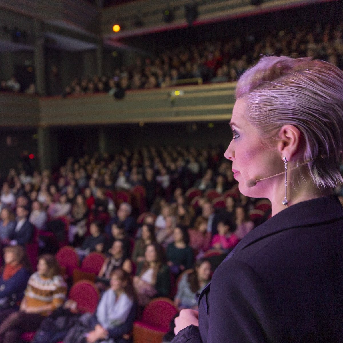 Enamorada de ver el teatro como a mí más me gusta: lleno.

#TopWomenSpeakers #humanosenlaoficina #evento #rrhh #empresa #marketing #ventas #corazon #comunicacion #empatia #accion <a href="/TeatroLaLatina/">Teatro La Latina</a>