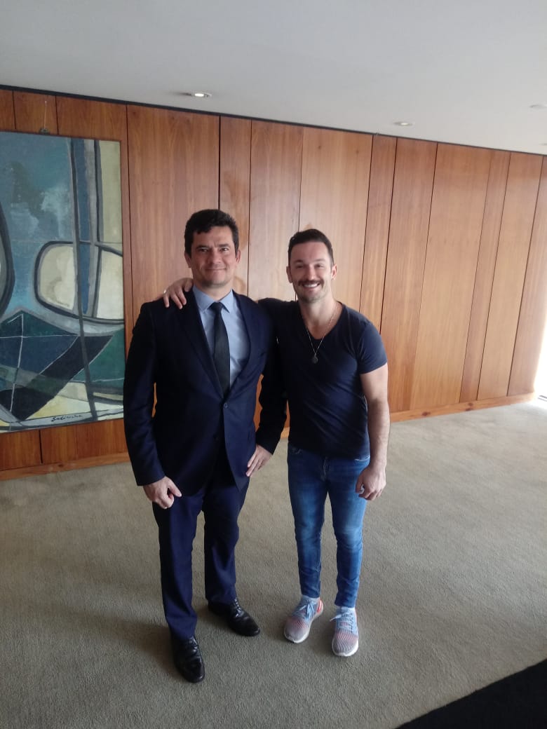 Com Diego Hypolito, o medalhista olímpico e campeão mundial de solo de ginástica olímpica (sou das antigas e prefiro este nome). Grande atleta brasileiro. Sou grande fã desse esporte.