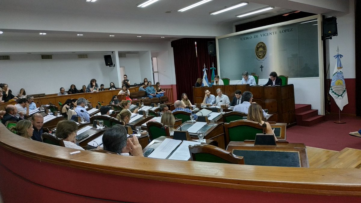 Estamos en  #SesiónEspecial  para tratar la  ordenanza preparatoria #Fiscal2020 y la ordenanza preparatoria #Impositiva2020 
 de @vivamosVL