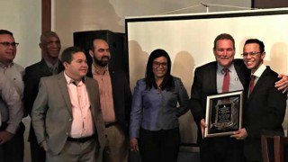 DiarioSaludDo's tweet photo. Sociedad de Cirujanos Oncólogos reconoce al doctor Ricardo Domingo
https://t.co/YNoWZBd0hY
#Sodoco https://t.co/XrlDOeQHXc