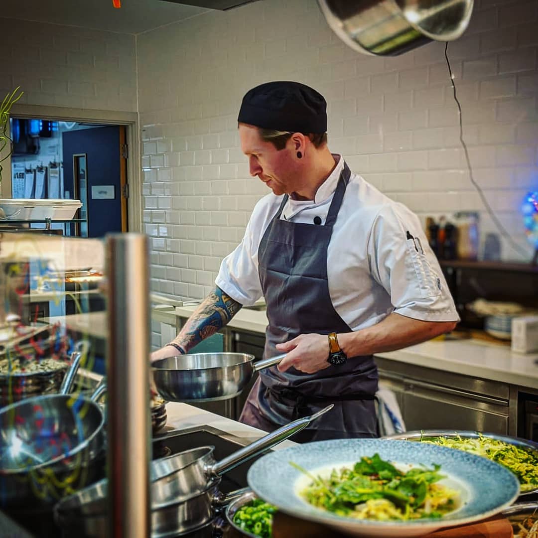 TheLivelyChef's tweet photo. Today was Miso Noodle Broth @ The Live Theatre.
.
.
Credit: @HouseTeamatUoN
#foodie #headchef #cooking #livetheater #university #northampton #servicewithasmile #misobroth #noodles #chicken #vegan #tofu #tattoos #happyinwork #northamptonshire #service #lunchtime #UoN https://t.co/Byw0e8yGR7