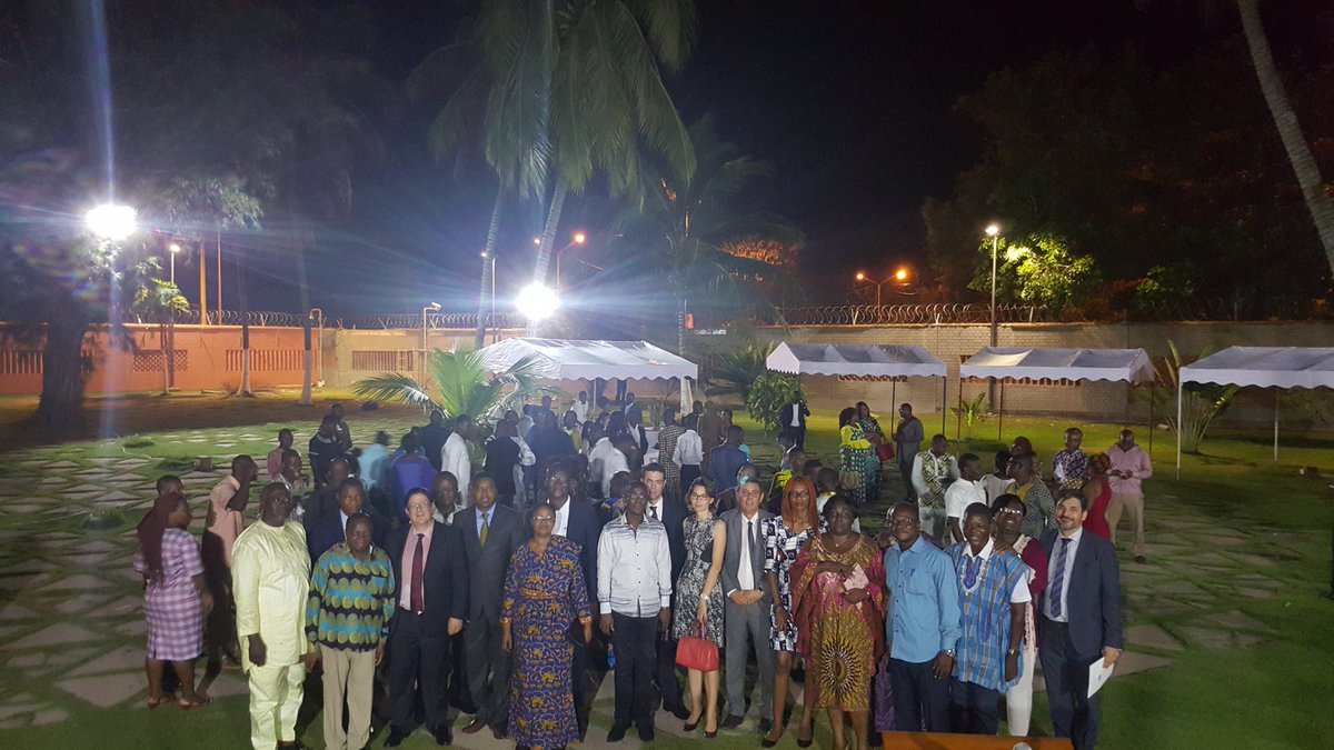 FranceauTogo's tweet photo. L’ambassadeur de France🇫🇷 au Togo🇹🇬 a accueilli mardi 19/11 une réception en l’honneur des bénéficiaires du #PROFAMED à la résidence de France, en présence du ministre de la communication.➕ Plus d'infos sur les activités menées dans le cadre du PROFAMED : https://t.co/rNYGrJGFTw https://t.co/qjhpbMlgrL