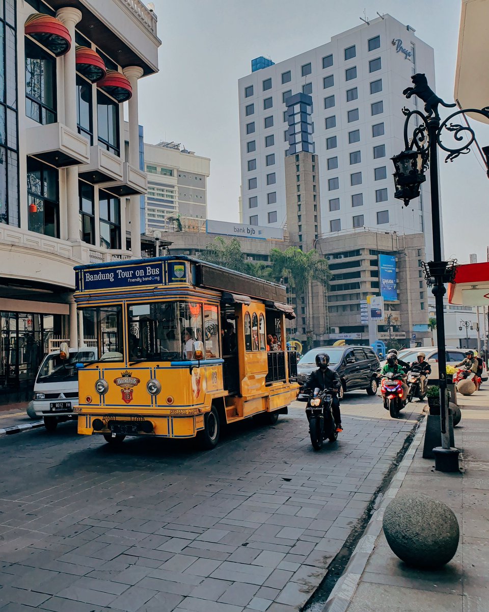 Madariyanhadi's tweet photo. Menikmati Bandung di pagi hari ternyata semenarik itu. Apalagi kalau jalannya bersama orang kesayangan.

Cobain deh!

#withGalaxy #GalaxyS10Plus #VSCOESeries #ExploreBandung https://t.co/DRi8h1AR9M