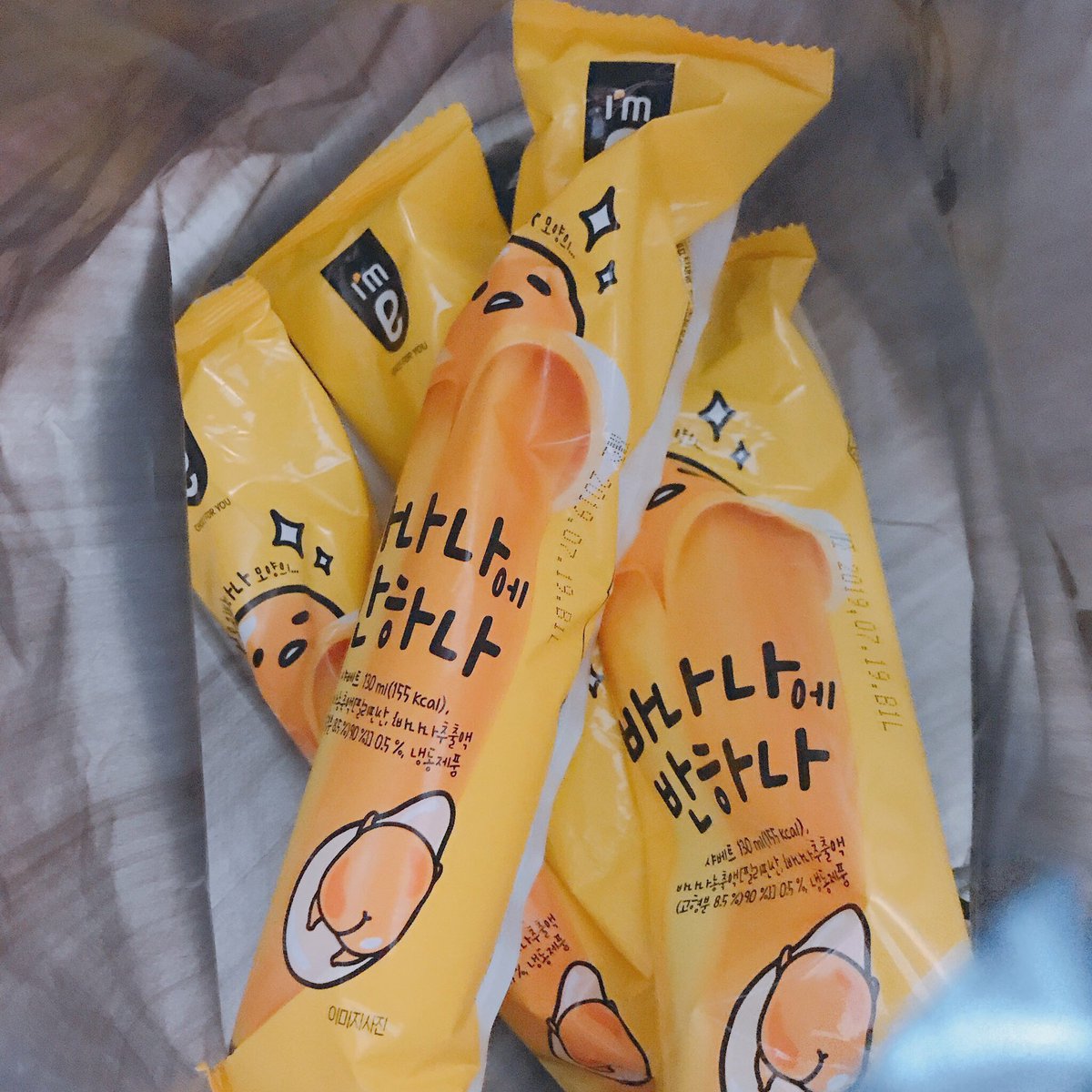 bgbb27's tweet photo. ずっとハマってるアイス！！
あの有名なバナナウユの味で
美味しい🍌ぐでたまも可愛い🥚

韓国コンビニ[ｅマート24]限定発売
今なら1+1で1200ウォン！

コンビニ行くたびに買い占めてる…

#韓国情報 #韓国旅行 https://t.co/QHjiHatoTO