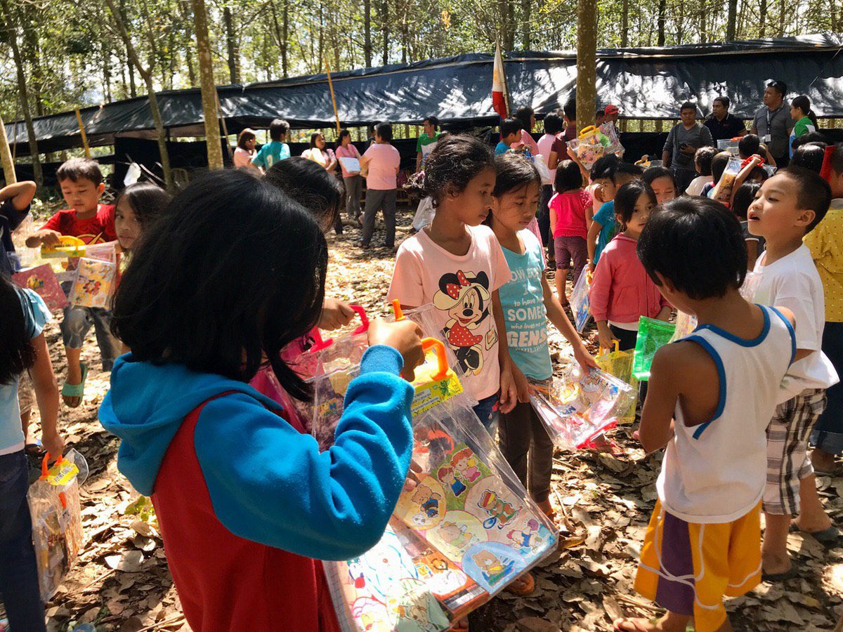 Metro Pacific Tollways and Smart Communications distributed school supplies to teachers and students of Buenavida Elementary School and Braulio Dona Elementary School in Makilala, North Cotabato, on Nov. 20. #SafePH