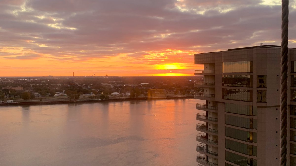 What a beautiful sunrise to begin a #UCEAwesome day at #UCEA19 in amazing NOLA. @UCEA @DrMoniByrne @IUEdLeaders @UCEAGSC @DivisionAGSC @DivA_EdLead