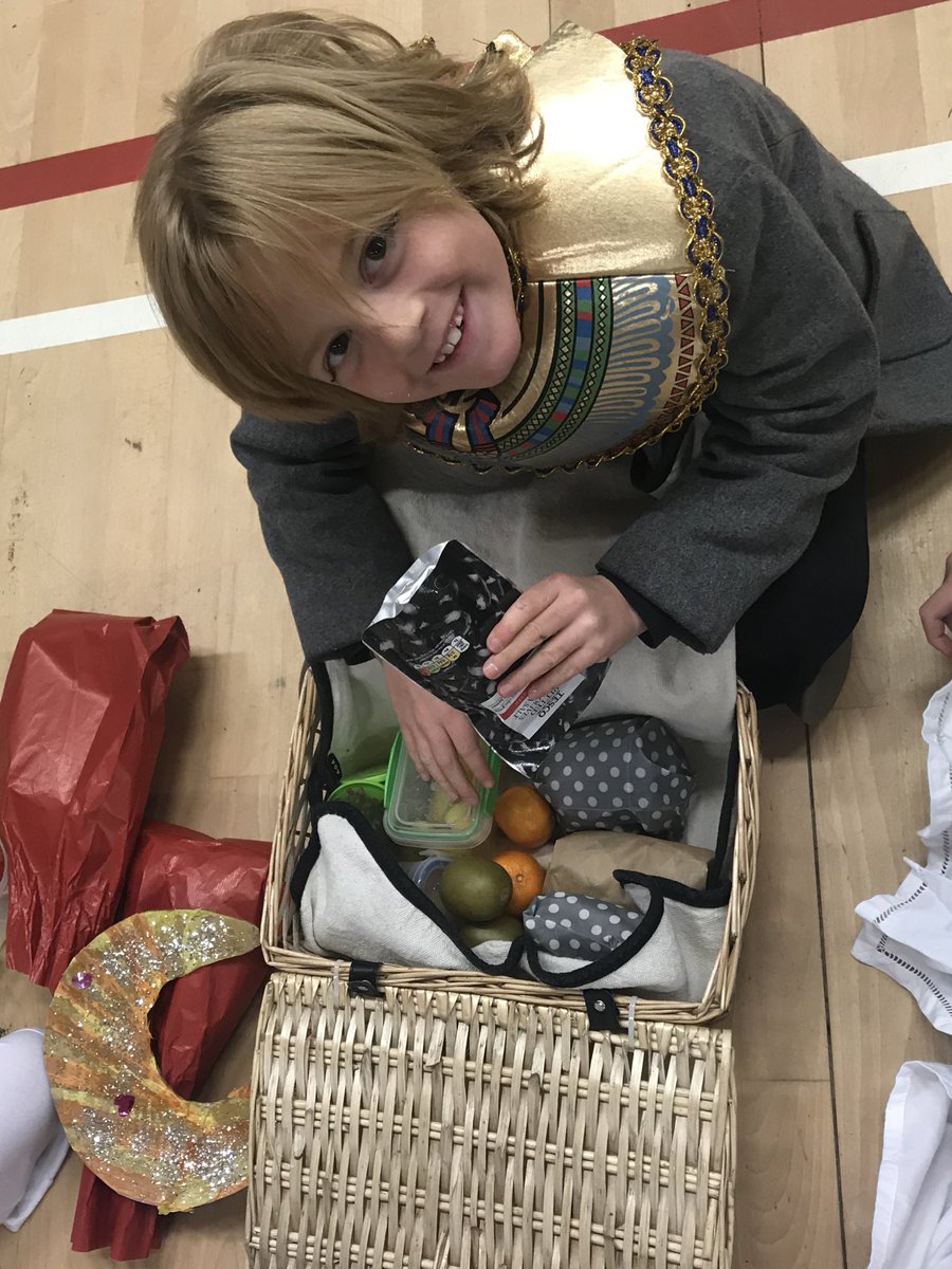 BGS_MiddleSch's tweet photo. Year 3 are enjoying their Ancient Egyptian style picnic #BGS_Humanities #BelikeanEgyptian https://t.co/RtYGxGbOez