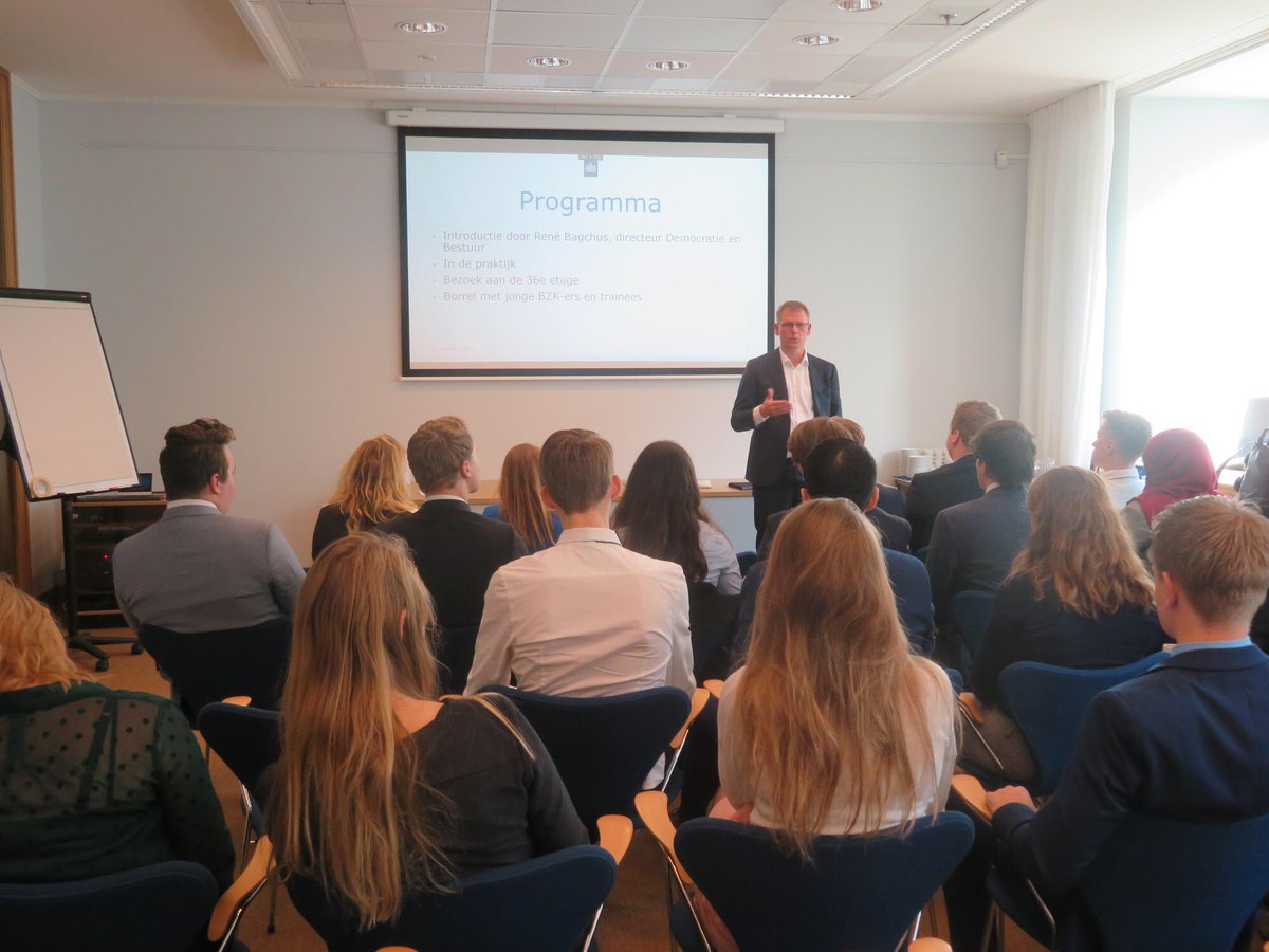 Gisteren hebben wij met de eerstejaarsstudenten het Ministerie van Binnenlandse Zaken bezocht. Het was een zeer geslaagde middag met een voorlichting, casus en een gezellig borrel na afloop! <a href="/MinBZK/">Ministerie van BZK</a>
