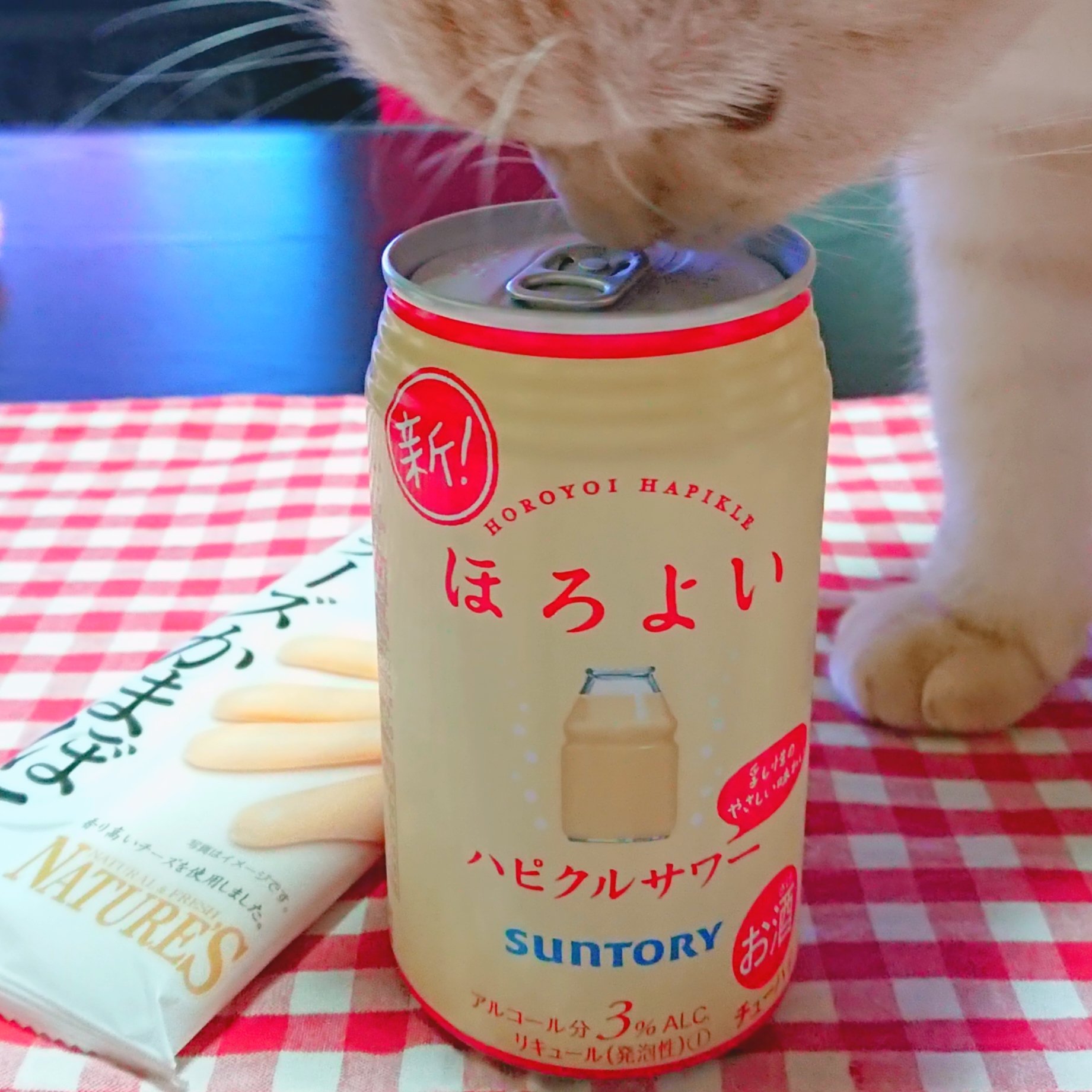 ゆう ほろよいのハピクルサワーが めっちゃ売れてるらしく たまたま見かけたお店で １本あったので買ってみた 約半年ぶりの飲酒です 酔うのか 酔わないのか 笑 んで ギザギザポテトの みそかつ味 そこそこうまっ ほろよい ハピクルサワー