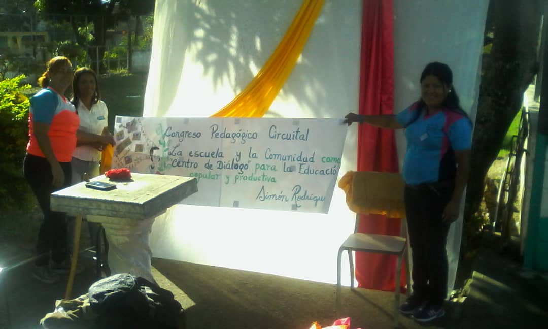 En los preparativos previos al inicio de la fiesta pedagógica productiva.#CongresoPedagogicoCircuital #ConviteHallaquero. <a href="/NicolasMaduro/">Nicolás Maduro</a> @psuvaristobulo <a href="/RMarcoTorres/">Rodolfo Marco Torres</a> <a href="/leoalvacabrera/">Prof. Leonardo Alvarado</a> @ErickporLamas <a href="/CRIFPMA/">CRIFPMA</a> @ZE_Aragua <a href="/cen_araguaney/">araguaney</a> <a href="/cenamec_centros/">Coordinación Nacional de los Centros</a> @josevsierra @saclarigue