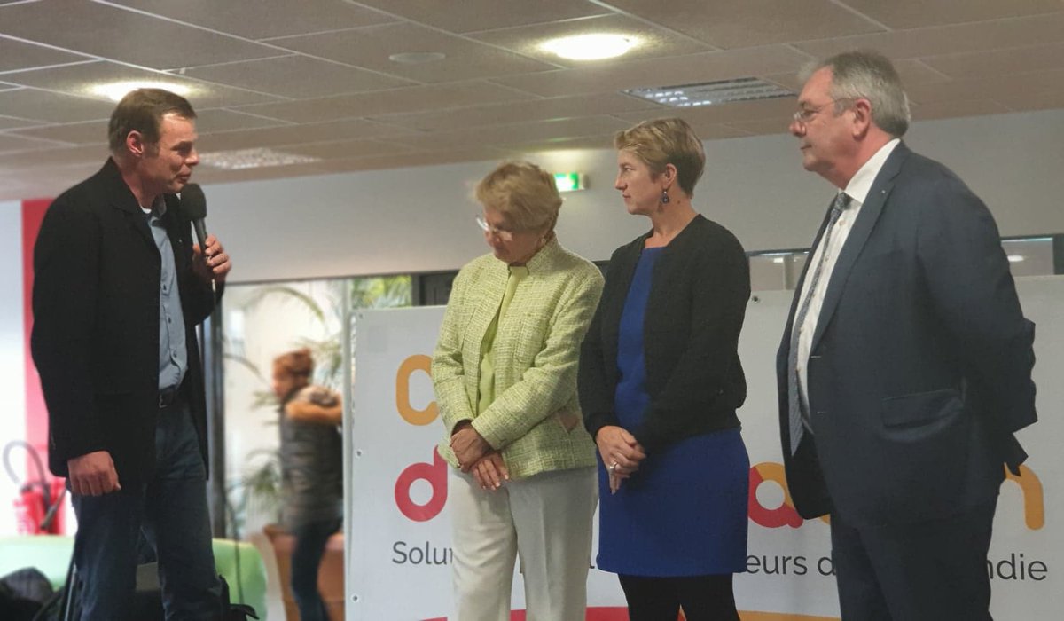 #ChampsdInnovation @GillesLievens souligne l'engagement de la @RegionNormandie pour l'#innovation et remercie @ClotildeEudier pour son soutien. En présence de Marie Lummerzheim, directrice d'@UniLaSalle76  et d'Alexandre Quillet, président d'@ACTA_asso Normandie.