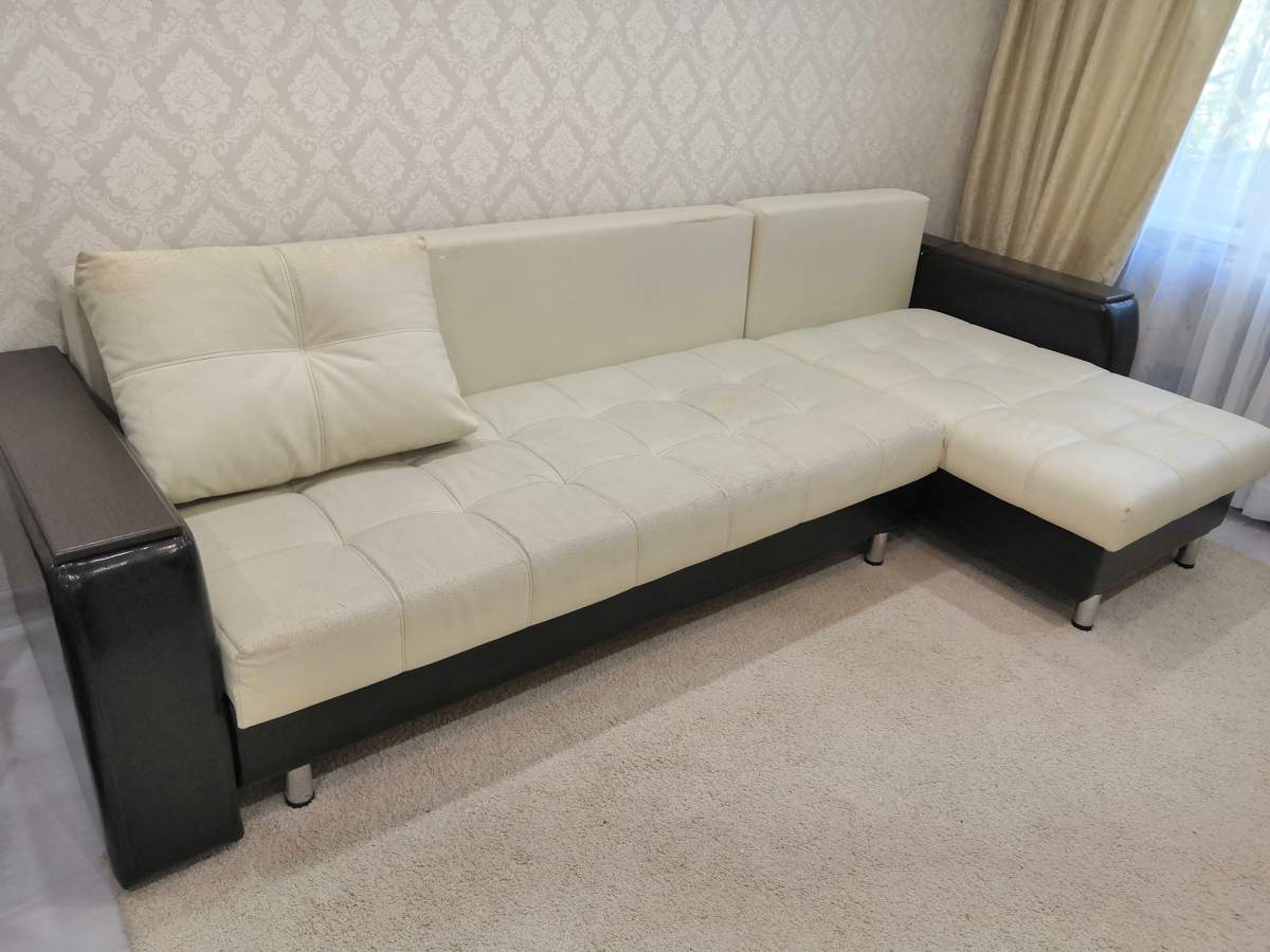 Обивка дивана с оттоманкой