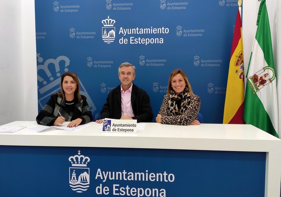 TMGrupoInmo's tweet image. Comprometida con favorecer el acceso a la vivienda y prevenir la exclusión residencial, TM Grupo Inmobiliario firmó ayer un acuerdo con el @AytoEstepona para ayudar a familias en situación de especial vulnerabilidad. #Agenda2030 #AliadosdelosODS #ODS17 bit.ly/2KIaZMD