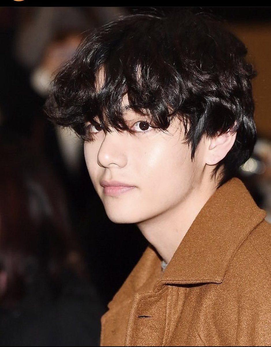 rjll_3095's tweet image. #KimTaehyung please have mercy on our souls. What is this surreal perfection 🥰Thanks for growing out your hair 💜 @BTS_twt #VisualGodStrikesAgain @BangtanINDIA #VforVisual