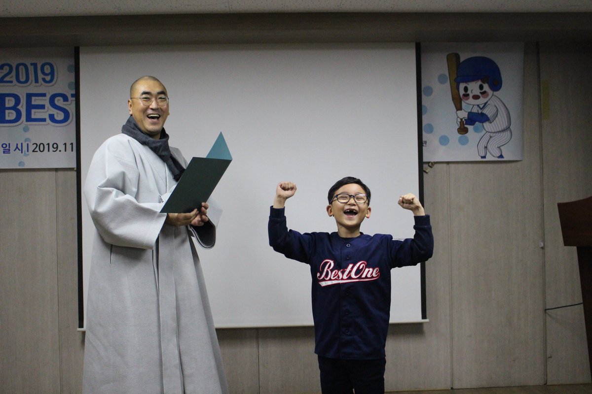 2019년 #한솔종합사회복지관 #베스트원야구단 의 마지막 밤이 찾아왔습니다. 
참여가족들과 함께 만들어 온 2019년의 베스트원은 너무나 따뜻했습니다.
2020년에도 씩씩한 지금 모습으로 다시 만나요~!!