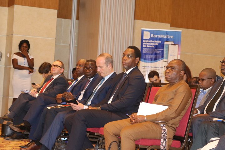 barreaudubenin's tweet photo. #RentréeSolennelle du Barreau du Bénin:  #Salon des #outils #professionnels avec l’aimable  collaboration de l'incubateur du Barreau de Bordeaux et la présence de l'Ambassadrice de France au Bénin ainsi que des différentes autorités du pays. https://t.co/8CLgE0N24e