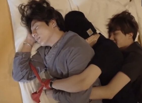 For this year’s summer package Jimin knew straightaway he would be rooming with Kook, due to the tell-tale mocha arizonas parked outside the door! (The 3J cuddling in this scene is sort of irrelevant to this thread but not to my heart so)