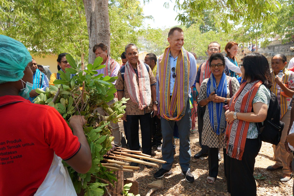 LauraFiorotto_'s tweet photo. So thrilled to see the results of our Cross Border and peace building project. Indonesia➕Timor Leste Better collaboration between countries and communities. Thank you Norway Ambassador @DubesNorwegia for the trust and support. #SDGs #locdev https://t.co/4KPbe812d1